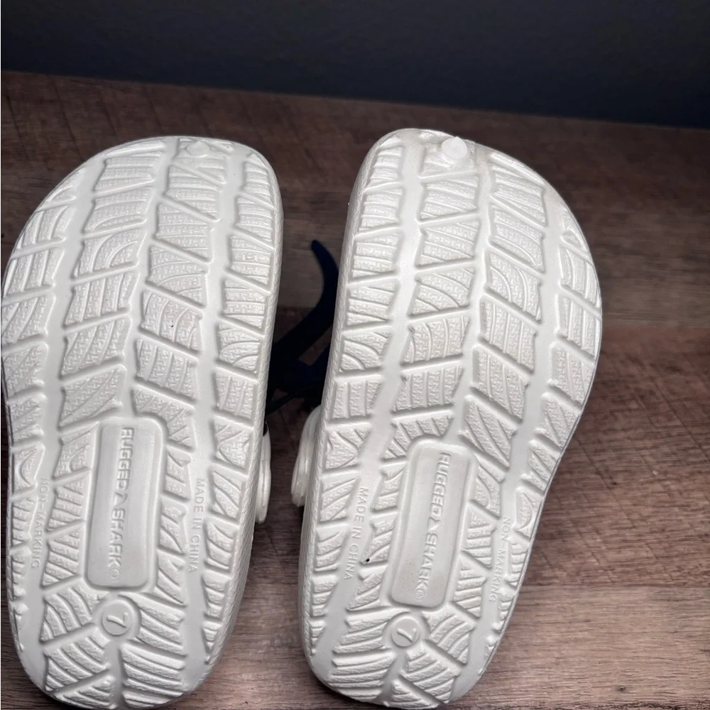 Rugged Shark‎ Kids Cream Sandals